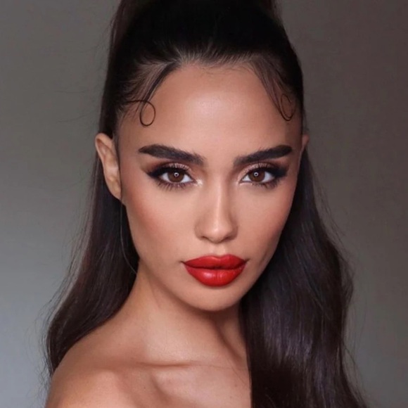 Glam Seamless 22" Invisi Ponytail | 1B Natural Black | NEW HAIR EXTENSIONS - Picture 6 of 6